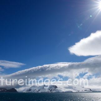 青空に架かった雲の橋
