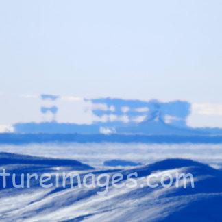 蜃気楼!海の上に見えているのは?