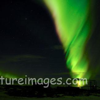 竜巻のように見える光のカーテン