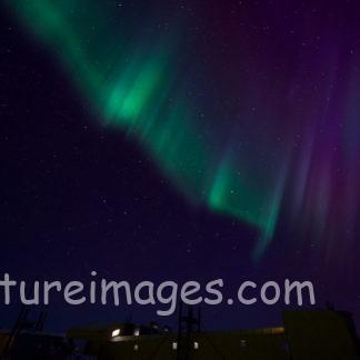 空に吸い込まれていくようなオーロラ